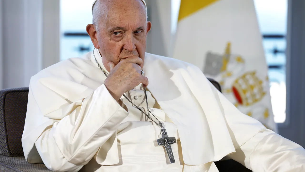 Decizie rară luată la Vatican. Papa l-a destituit pe episcopul american Joseph Strickland