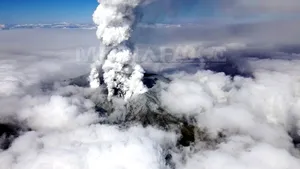 Echipele de salvare au suspendat căutările în urma erupţiei vulcanului Ontake din cauza cutremurelor