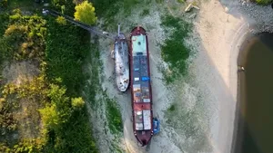 Nivelul apelor scade dramatic. Expert: Un fluviu riscă să fie „rupt în două”