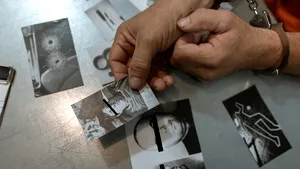 Un ucigaş care a petrecut aproape 40 de ani folosind o identitate falsă, găsit vinovat