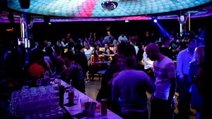 Experimente în două discoteci, pentru a vedea cum se pot redeschide cluburile în Italia. Intrarea, pe bază de Green pass