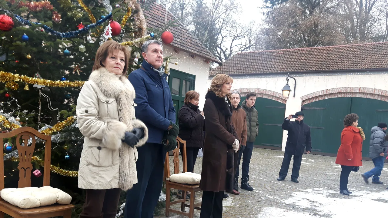 VIDEO Familia Regală, colindată de preferaţii Regelui Mihai I
