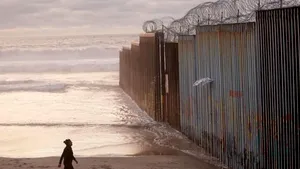 Trump anunţă că amână cu două săptămâni deportarea în masă a imigranţilor ilegali din SUA/ Care este motivul invocat