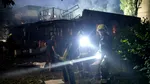 Atac masiv asupra Kievului cu rachete balistice. Casă prăbușită, oameni posibil prinși sub dărâmături și scurgere de amoniac