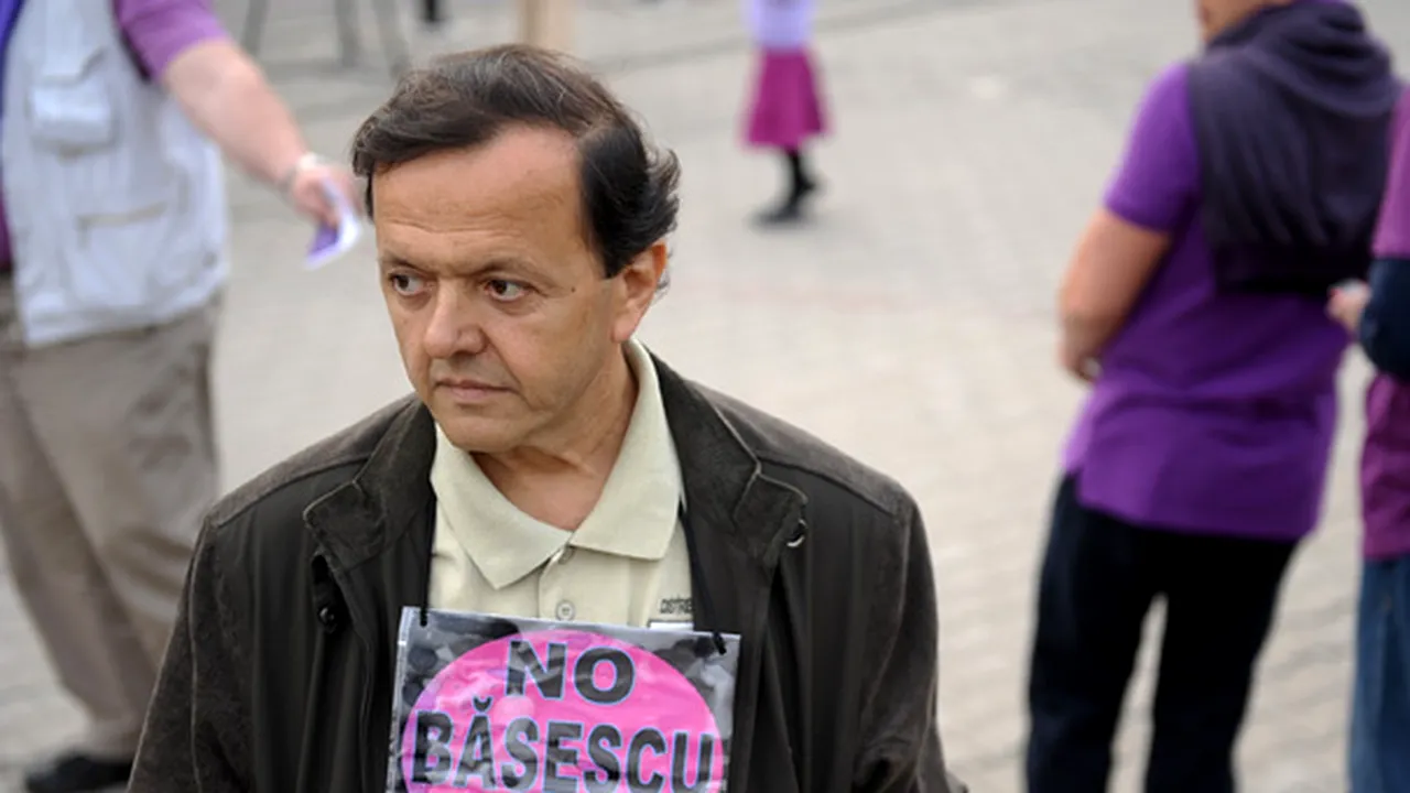Protest politic paşnic în Piaţa Universităţii: 50 de persoane au participat la 