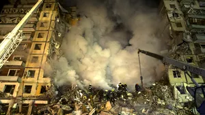 Războiul din Ucraina, ziua 326. Bilanţul victimelor din Dnipro continuă să crească / Stolenberg promite Kievului armament greu / Zelenski spune că 