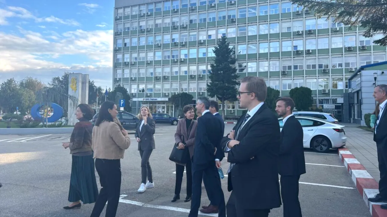 Ministrul de Externe austriac, în vizită la Rafinăria Petrobrazi. „Suntem foarte mândri că avem aceste legături economice puternice”. Ce spune șefa diplomației despre Neptun Deep