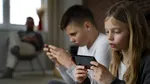 „Rețelele sociale – noul tutun”: medicii compară TikTok și Instagram cu fumatul