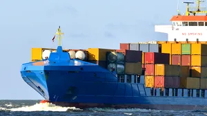 Flota globală de nave comerciale este nevoită să reducă emisiile. Costul operaţiunii: 60 de miliarde dolari