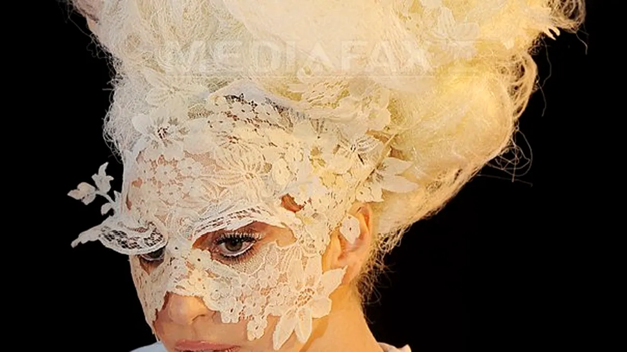 Ascultă aici noul single Lady Gaga: „Sunt îndrăgostită de Iuda”. Cântăreaţa este acuzată de blasfemie