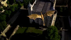 Un dragon uriaș a zburat deasupra Londrei