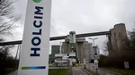 Patru localnici dintr-o insulă indoneziană înfruntă gigantul Holcim în instanță