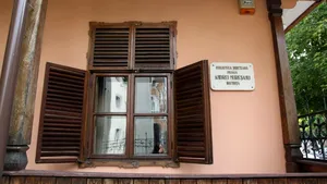 REPORTAJ: Un poet bistriţean a salvat casa lui Andrei Mureşanu de la demolare cu o telegramă - GALERIE FOTO 