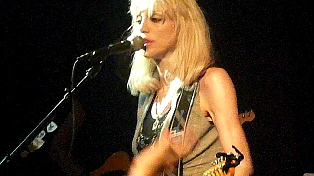 Courtney Love, dată în judecată de o firmă de management