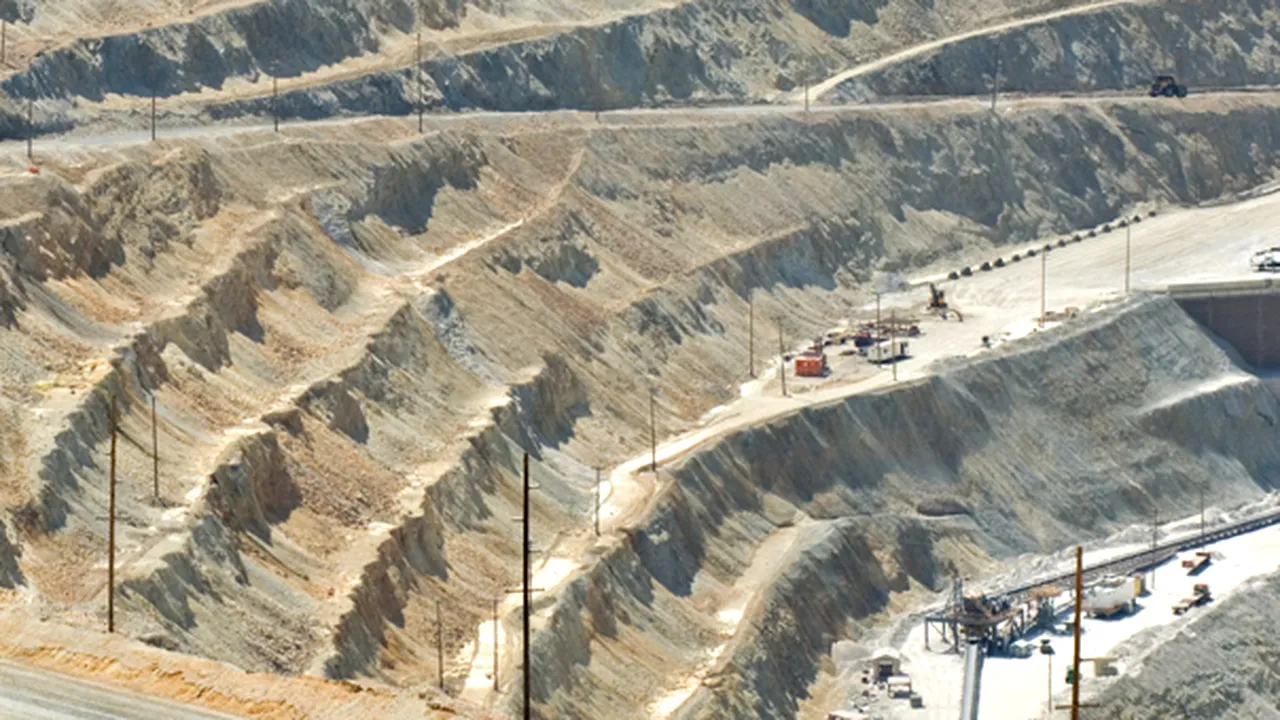 Roman Copper atacă în instanţă statul român pentru oprirea negocierilor privind Cupru Min