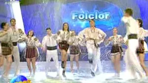 DANSEZ PENTRU TINE: Seară inedită cu dansuri populare în ploaie. Vezi pentru cine s-a suit pe masă Wilmark ca să dea o notă de 10