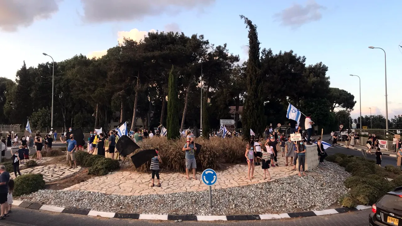 COMENTARIU Lelia Munteanu: The Economist, varianta israeliană: „Cetăţenii sunt prizonieri în ţara lor