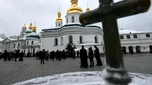 Scandal în Kiev: mai mulţi preoţi ortodocşi refuză să părăsească o cunoscută biserică din oraş
