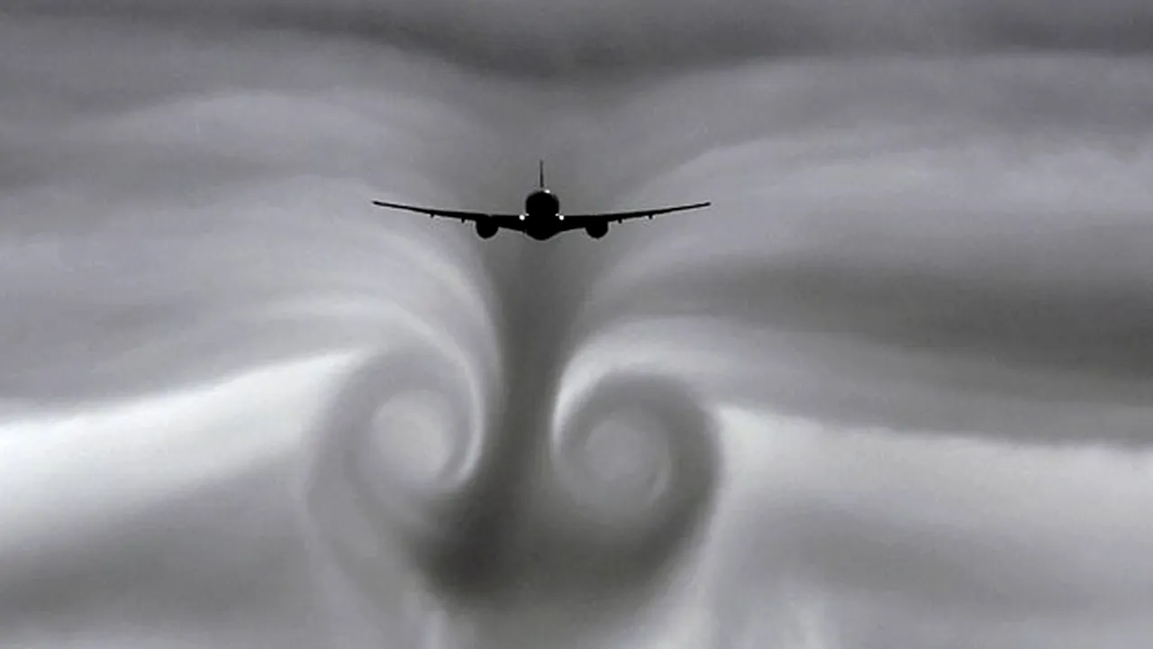 IMAGINI INCREDIBILE: Efectele create de vaporii de aer din jurul aeronavelor surprinse în imagini spectaculoase - FOTO