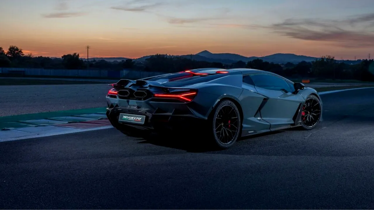 Mașini de jumătate de milion de euro, pe șoselele din România. Cât costă cel mai scump Lamborghini înmatriculat în aprilie