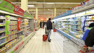 Consiliul Concurenţei: Preţul laptelui, mai mic cu 20% în cea mai mare parte din magazine