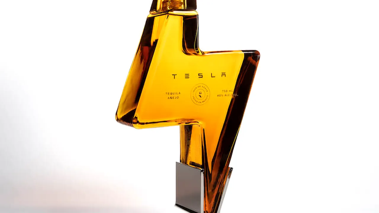 A apărut tequila lui Elon Musk. Cu cât se vinde o sticlă