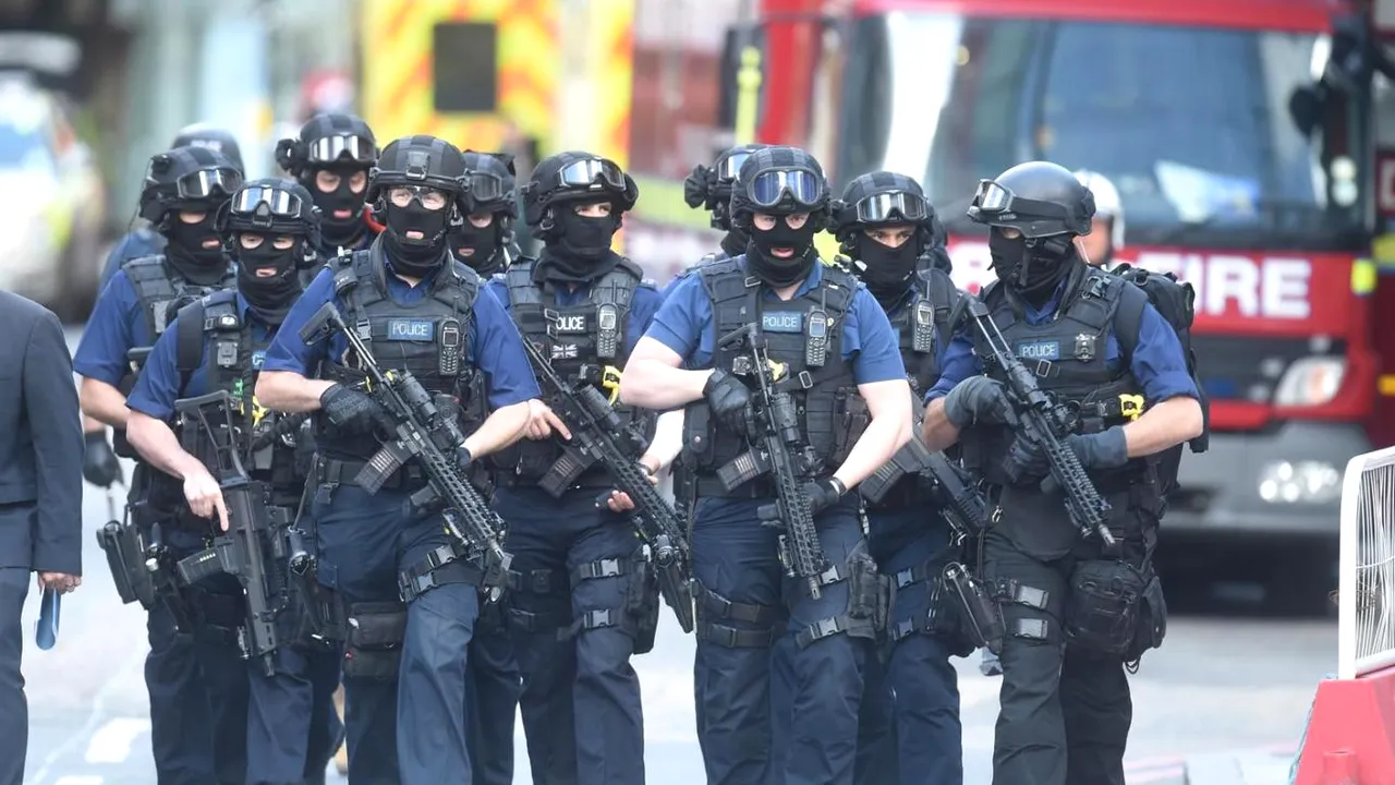 FOTO, VIDEO Percheziţii la apartamentul unuia dintre autorii atacurilor din Londra. 12 suspecţi au fost reţinuţi/ Bilanţul atentatelor: şapte morţi şi aproape 50 de răniţi