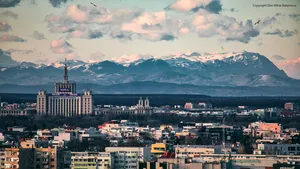 FOTO: Fenomenul extrem de rar surprins în Capitală. Munţii Carpaţi, vizibili din centrul Bucureştiului. Explicaţia ANM