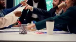 „Am fost indus în eroare”. A concediat 900 de oameni prin Zoom, iar acum își vrea postul înapoi