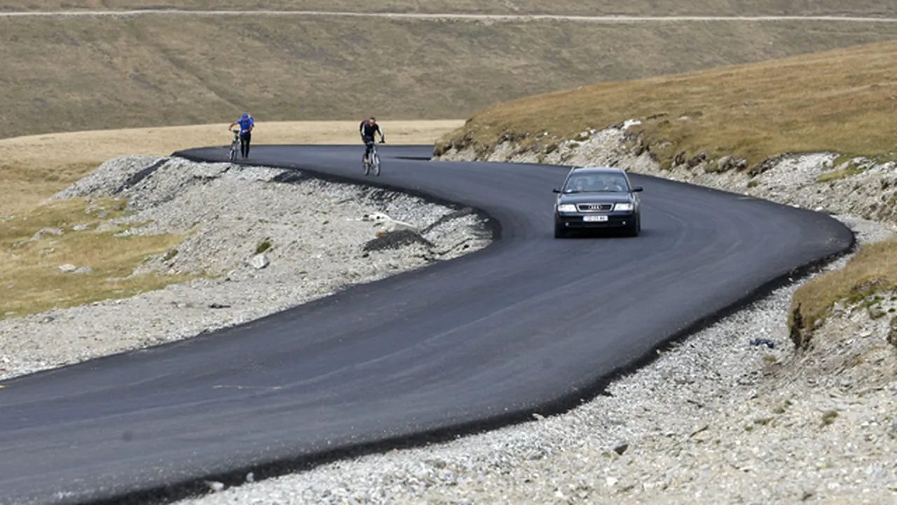 Un motociclist maghiar a murit într-un accident pe Transalpina. Bărbatul circula cu viteză