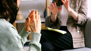 „Tehnica sandviș”: trucul psihologilor spanioli pentru a învăța să spui „nu” fără ca nimeni să se simtă jignit