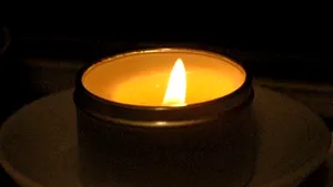 Lumânările parfumate pot provoca apariţia cancerului