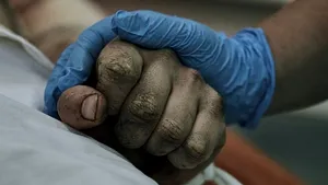 FOTO Ucraina luptă şi trăieşte. Imagini emoţionante dintr-un spital din sudul ţării