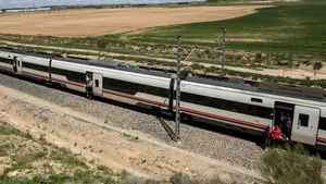 Pasagerii din Spania, blocați în trenuri peste noapte după un furt de cabluri de cupru