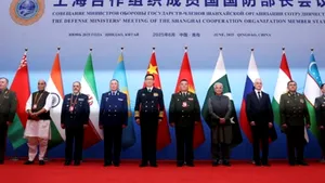 Miniștrii Apărării iranian și rus se întilnesc joi în China. Ministrul chinez al Apărării face apel la acțiuni pentru pace