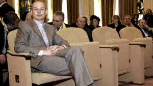 Olteanu dialoghează pe tema Legii lustraţiei cu reprezentanţii societăţii civile