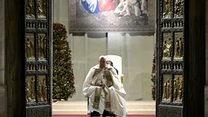 Papa Francisc, stare stabilă și îmbunătățire treptată în urma terapiei