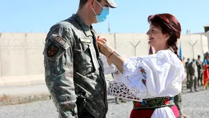 Ziua Naţională în Kandahar. S-au îmbrăcat în costume populare româneşti
