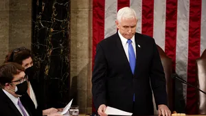 Mike Pence a fost supus unei intervenţii pentru implantarea unui stimulator cardiac