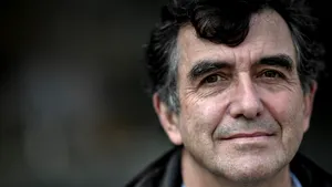 Francezii s-ar putea să revină la viaţa obişnuită până în toamna anului 2021
