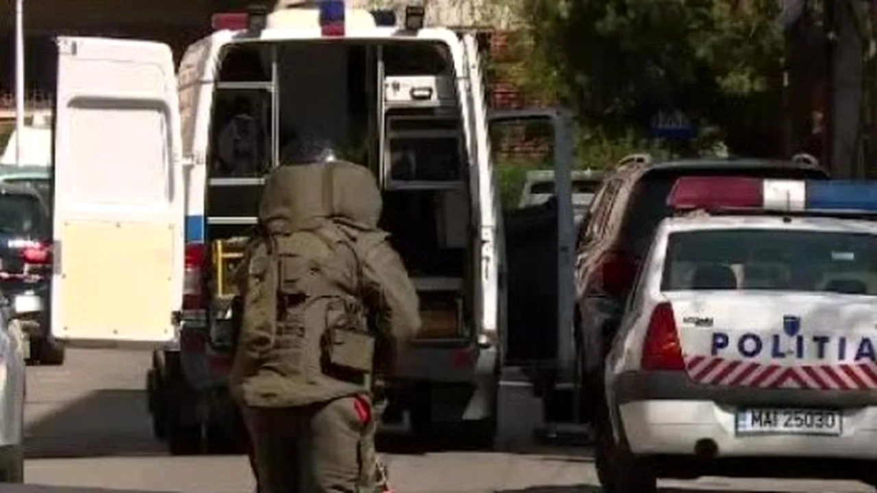 UPDATE Ameninţarea cu bombă la o şcoală din judeţul Braşov a fost falsă. Cadrele didactice şi elevii, evacuaţi