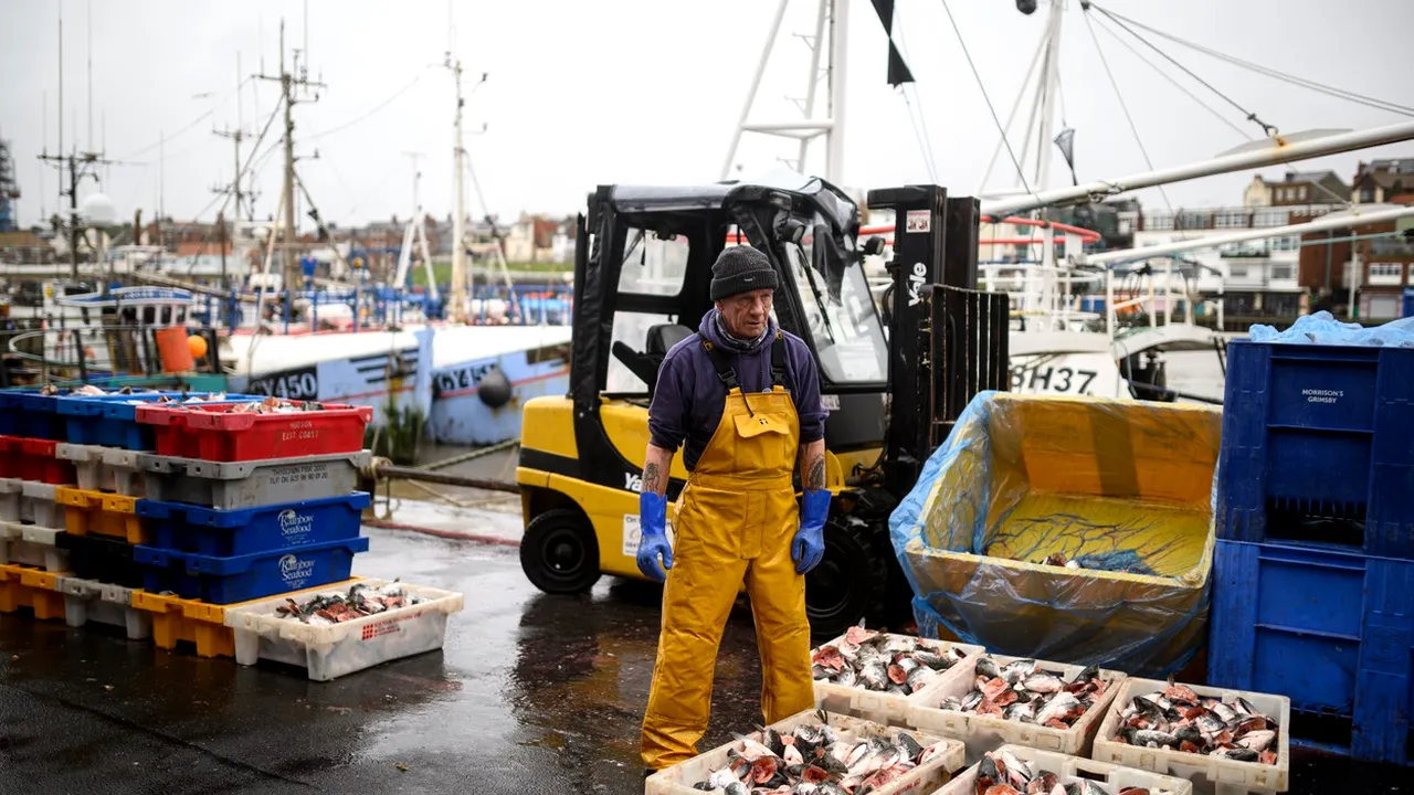 Norvegia ameninţă că ar putea interzice accesul la apele sale navelor de pescuit din Marea Britanie şi UE