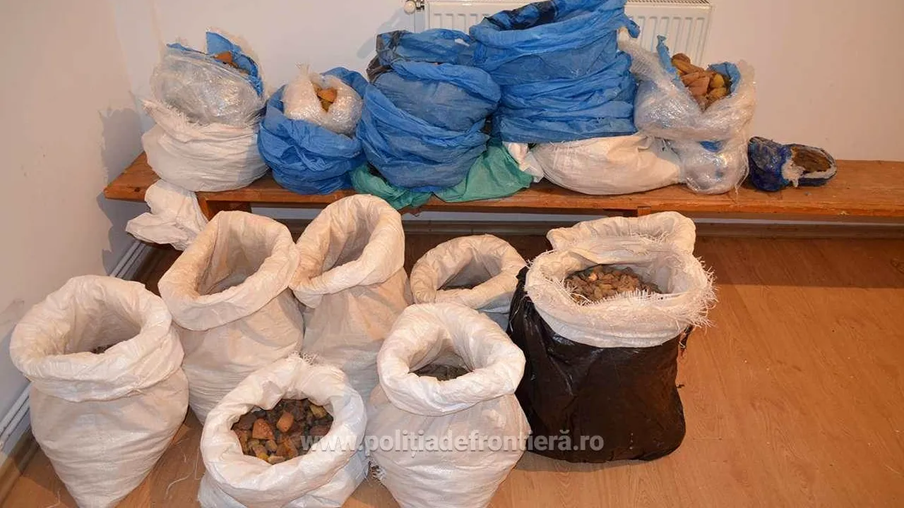 100 de kilograme de pietre semipreţioase, descoperite la graniţă. O femeie este cercetată pentru complicitate la contrabandă | FOTO
