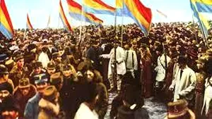 ISTORIA FĂRĂ PERDEA Marius Oprea: Emoţionantă mărturie din zilele Unirii: ”Din steagul decolorat unguresc, am vopsit şi confecţionat primul drapel românesc. La Alba Iulia, iarna îmbrăcase oraşul în alb, dar ce căldură în sufletele noastre!”