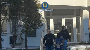 Bărbat din Sibu, reținut după ce a distrus geamurile sediului PNL Deva