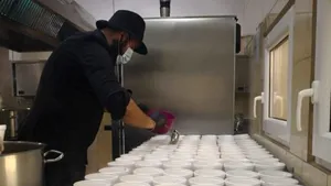 Adi Hădean te cheamă să găteşti pentru medici şi bătrâni:  ”De fapt într-un soi de necaz suntem cu toţi”