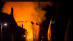 Un incendiu puternic a devastat sediul recent renovat al Institutului de Artă din Glasgow. VIDEO