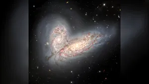 O nouă imagine a unor galaxii care se ciocnesc anticipează soarta galaxiei noastre. O fuziune galactică similară va fi între Calea Lactee şi Andromeda