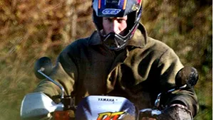 Prinţii Harry şi William, pe motociclete în Africa