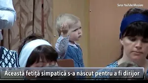 ADORABIL. Această fetiţă simpatică s-a născut pentru a fi dirijor 